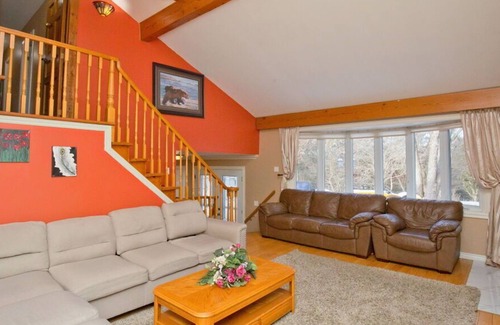 Caledon House | Country Hill Farm House