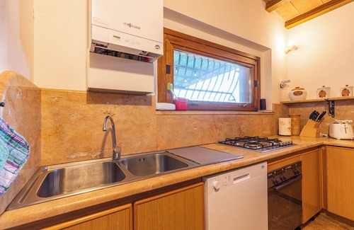 Castiglione d'Orcia House | Country House 'Il Gugnolo - Casale In Val D'Orcia' with Private Terrace, Private Garden and Wi-Fi