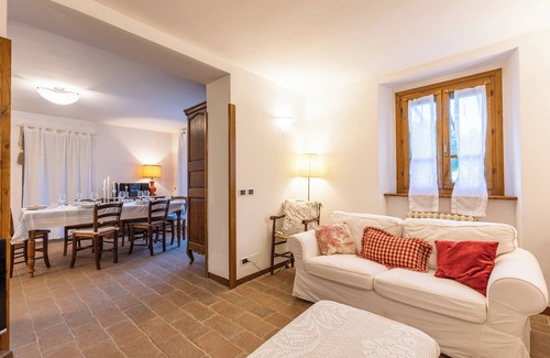 Castiglione d'Orcia House | Country House 'Il Gugnolo - Casale In Val D'Orcia' with Private Terrace, Private Garden and Wi-Fi