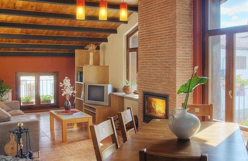 Iraizotz House | Country House 'Apartamento Ll' with Mountain View, Balcony and Wi-Fi