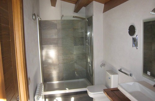 Aranser House | Country House 'Cal Poeta' with Mountain View, Private Garden and Wi-Fi
