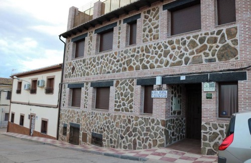 Los Navalucillos House | Country House 'Vallecasar' with Mountain View, Wi-Fi and Air Conditioning
