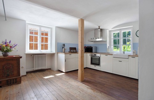 Siegsdorf Cottage | Country House 'Gutshof An Der Alten Linde' with Private Garden and Wi-Fi