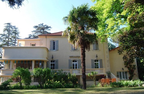 Valreas Villa | Country House in Provence with Garden Access