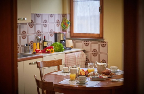 Latignano Apartment | Country house with enclosed garden 280 sqm