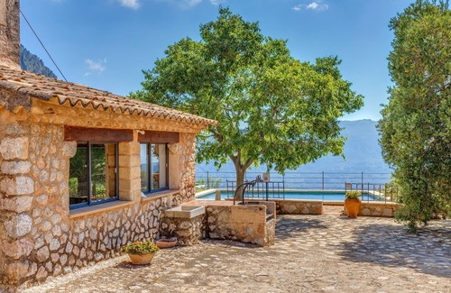 Fornalutx Villa | Country House 'Sa Cabana Vella Fornalutx' with Mountain View, Pool and Wi-Fi