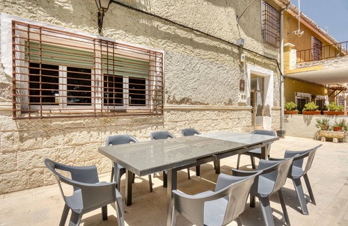 Monovar House | Country House 'Señores' with Mountain Views, Private Pool and Wi-Fi
