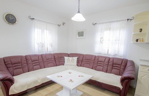 Bizeljsko House | Country House Srček with Two Bedrooms and Vineyard View