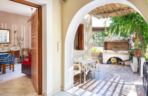 Melanes Villa | Country House 'Villa Emmanuela' with Mountain View, Private Terrace and Wi-Fi