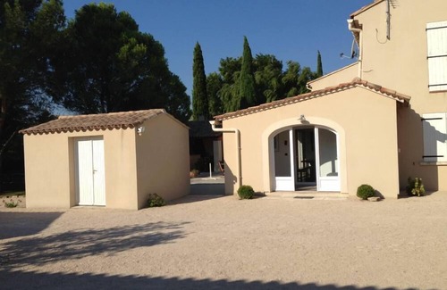 Courthezon House | Country house with 3500 m2 garden enclosed by a river and private swimming pool