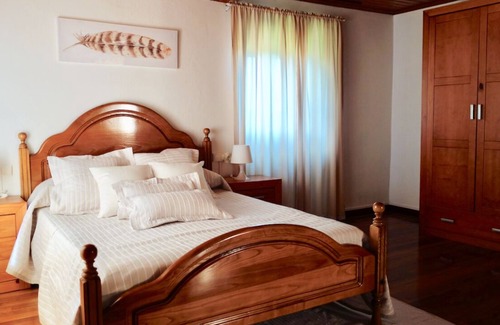 Ortigueira House | Country house with large garden, ocean views and a 5 minute walk to the beach!