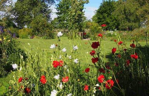 Thubeuf House | Country house with garden and swimming pool