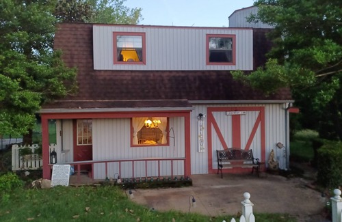 Claremore Cottage | Country Inn Cottage & Farm. Private cottage with three personal suites.
