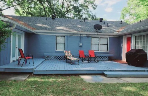 Pine Bluff House | Country-Lux Stay & Play Spacious, Cozy Retreat-Experience True Comfort and Joy