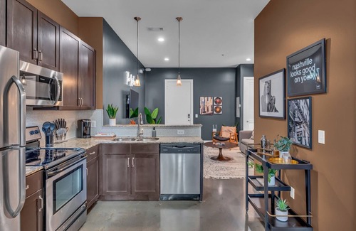 Midtown Condo | Country Row and Vanderbilt in West End Nash A1 location Sleeps 4