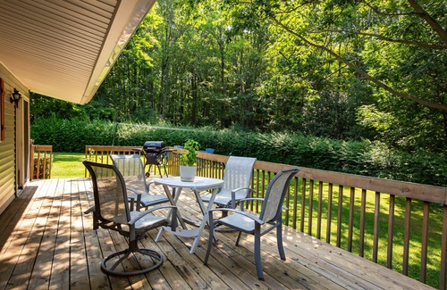 Town of Reading House | Country Seclusion 3 BR; 2 BA; sleeps 6;