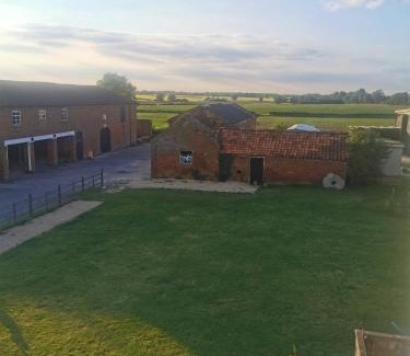 Market Rasen Apartment | Countrylife Large Green Suite- road noise