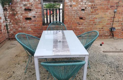Market Rasen Apartment | Countrylife Large Green Suite- road noise
