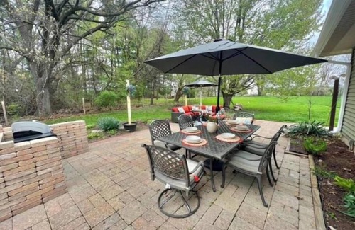 Dixon House | Countryside Charm : 3BR, 2BA + 1 Acre Of Land