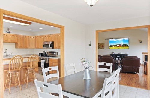 Marseilles House | Countryside Cottage 5 Bed 3 Bath