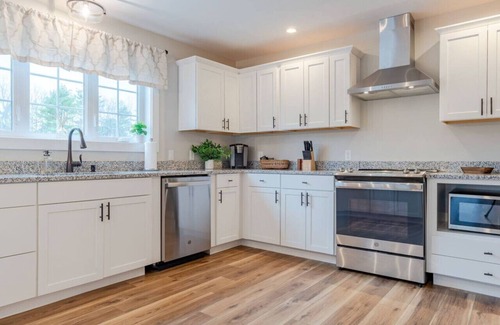 Gorham Apartment | Countryside Oasis Charming 1BR Farmhouse Getaway