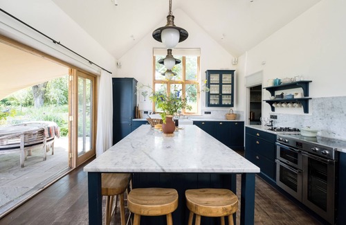 Clyro House | Countryside retreat, accommodating 8 guests, the perfect tranquil escape for both people and pets.
