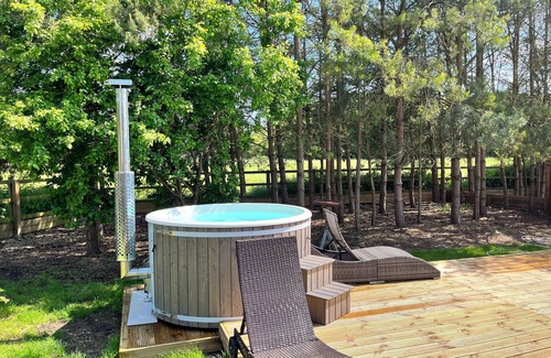 Fowlmere House | Countryside Retreat - Indoor Pool, Sauna, Hot Tub - Ideal for long Stays