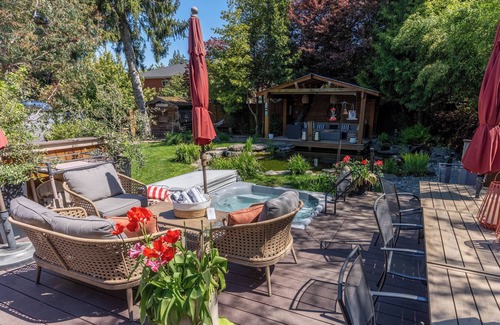 Saanich East House | Couple's Oasis @ Horner Park