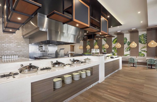 Palm Beach Hotel | Courtyard by Marriott Aruba Resort