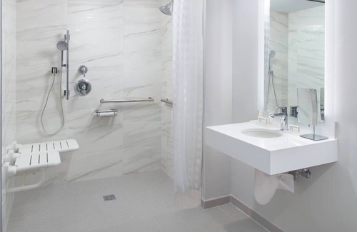 Coconut Grove Hotel | Courtyard by Marriott Miami Coconut Grove