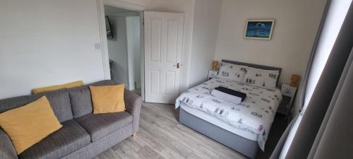 Largs Apartment | Cove Bay 1 Bed Flat
