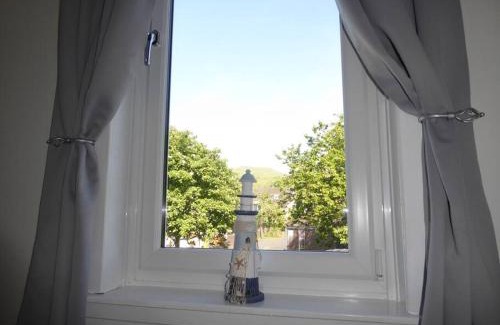 Largs Apartment | Cove Bay 1 Bed Flat