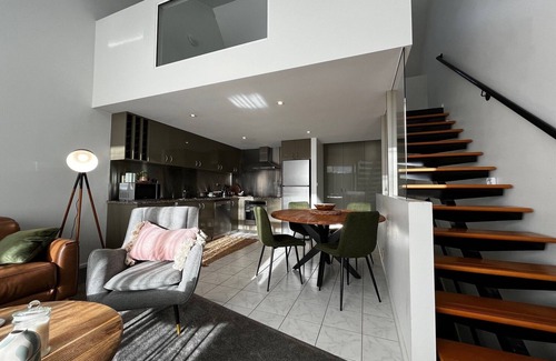 Hobart Central Business District Apartment | ‘Cove Loft’ - 3 Bed Apartment in Hobart City
