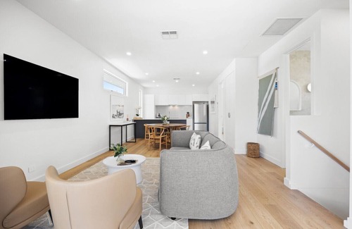 Glenelg North Apartment | Cove @ Palmstone - 2BR, Parking, Wifi