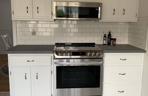 Waterford House | Cove View Cottage Charming 3-bedroom house with AC, WiFi in tranquil Waterford