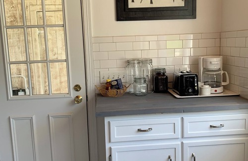 Waterford House | Cove View Cottage Charming 3-bedroom house with AC, WiFi in tranquil Waterford