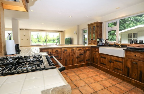 Old Windsor Cottage | COVENTINA, pet friendly, luxury holiday cottage in Wraysbury