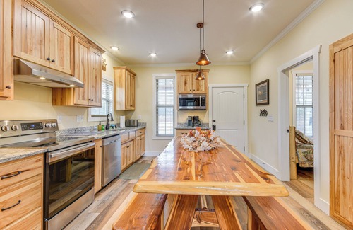 Richland Cabin | Covered Porch & Fire Pit: Cabin in Richland