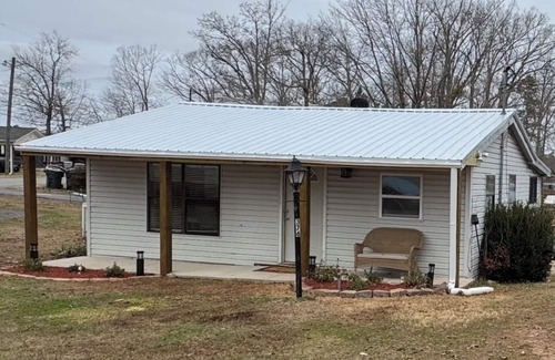 Dadeville Cabin | Covy Coze on beautiful Lake Martin