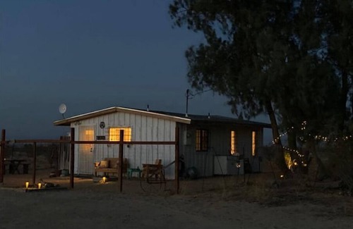 Landers Cabin | Cowboy Cabin: Peaceful, Remote, Serene and Dog-Friendly