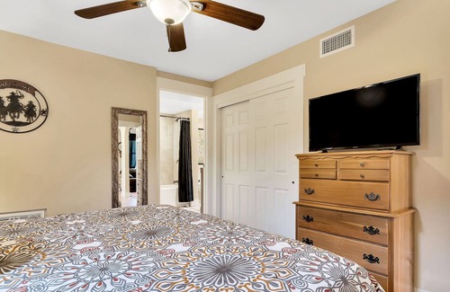 Paso Robles Cottage | COWBOY CORRAL-The Westside Cottages 2 Bed/2 Bath