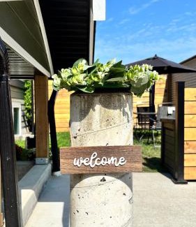 North Cowichan House | Cowichan Valley Retreat with Sauna & Free EV Charger