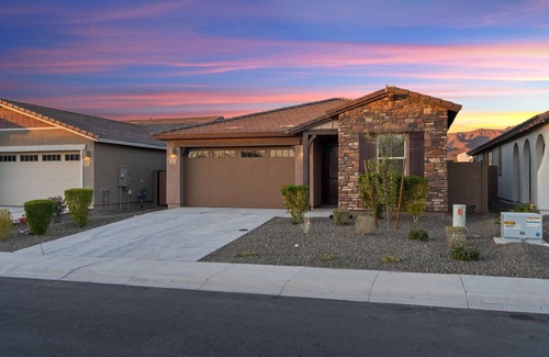 Mesa del Oro House | Coyote Sunset Retreat in the Desert - BBQ & Tennis