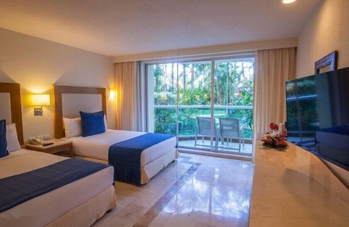 Cozumel Hotel | Cozumel Stunning Studio with Garden & Pool