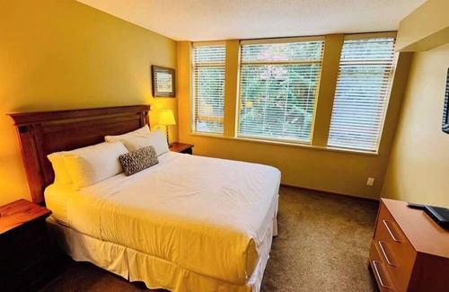 Village North Hotel | Cozy 1 bdrm - Whistler Village