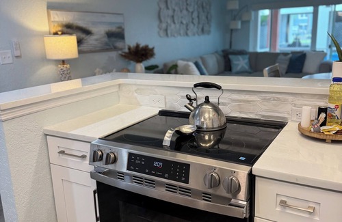 North Redington Beach Condo | Cozy 1-bedroom condo across street from beach in terrific North Redington Beach