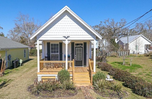 Old Town Cabin | Cozy 1 Bed, 1 Bath, Minutes to the Beach, Fishing, & Old Town Bay St. Louis