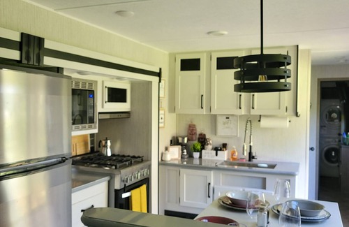 Altoona House | Cozy 1 bedroom 1 bath RV near the Ocala forest and Springs.