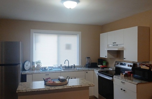 Center Apartment | Cozy 1-bedroom apartment in enchanting Manchester, with A/C & wifi, kitchen