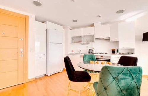 Basaksehir Apartment | Cozy 1-bedroom apartment in chic residrntioal building.